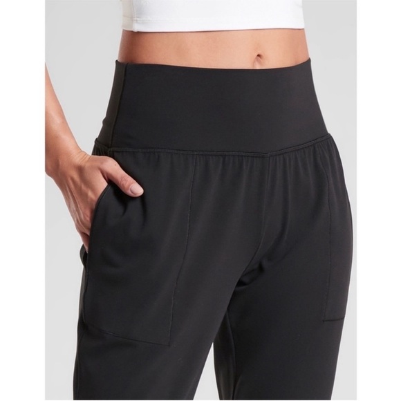 Athleta Salutation Cargo Jogger Black small - Picture 4 of 16